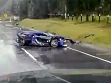 Миллионы на ветер: несколько суперкаров превратились в груду железа на трассе в Колумбии