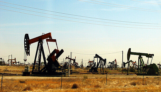 Цена нефти Brent после обвала поднялась выше $69