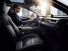 Отделку салона Lexus RX доверили создателям музыкальных инструментов