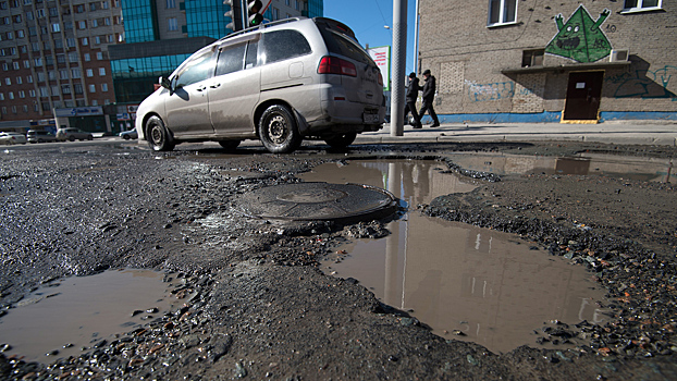 В Новосибирске водитель отсудил у мэрии 243 тыс. рублей из-за ямы на дороге