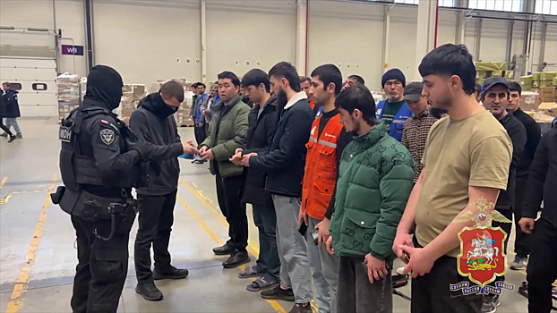 В Подмосковье в ходе проверки склада в микрорайоне Белые Столбы выявлен 21 нелегальный мигрант