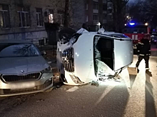 В Саратове водитель «Лифана» въехал в припаркованную иномарку и погиб