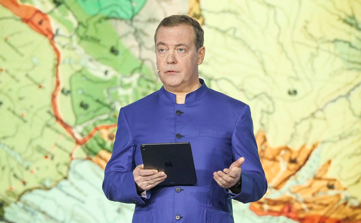 Медведев: Зеленский никогда не будет законной стороной переговоров от России