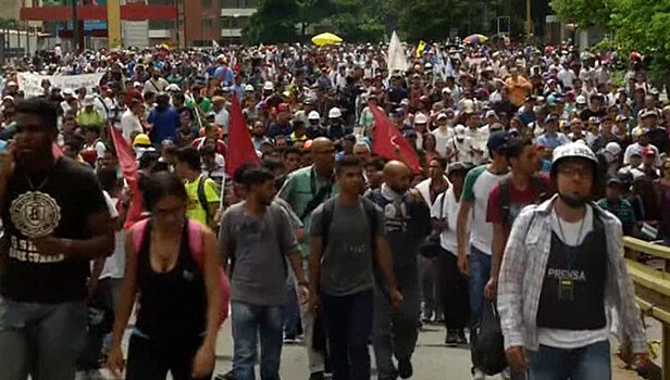 В Венесуэле оппозиция проведет 24-часовую забастовку