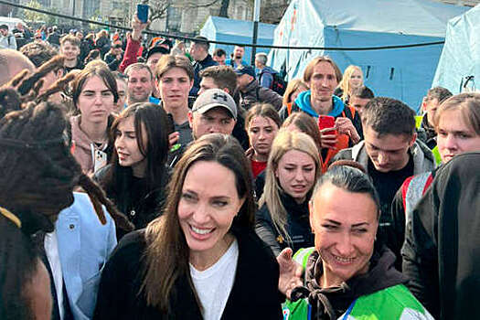 Захарова назвала визит Анджелины Джоли на Украину попыткой отвлечь внимание от "Азовстали"
