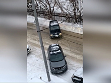 Самоуправство на парковке в Новосибирске: автохам отбуксировал чужую машину ради места на тротуаре