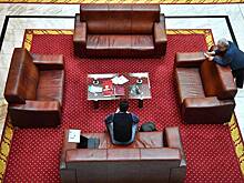 Застрявших в Турции россиян разместили на диванах в переполненном отеле