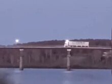На пешеходном мосту в Советске заметили фуру