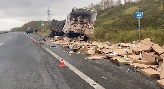Фуры попали в серьезное ДТП под Нижним Новгородом из-за взрыва колеса