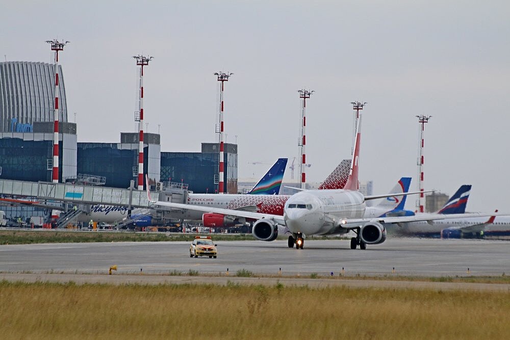 Авиакомпании продлили полеты в Крым осенью из-за высокого спроса
