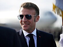 Французский политик высмеял поведение Макрона в Индии