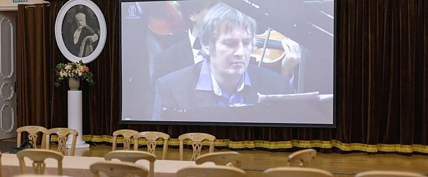 Виртуальный концертный зал открыли в музее-усадьбе Петра Чайковского в Воткинске