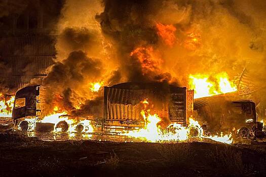 «Прогремело более 20 взрывов». Россия нанесла мощный удар «Геранями» по порту в Одесской области. Атака попала на видео