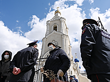 Православные активисты не боятся коронавируса. Они призывают отмечать Пасху и грозят концом света