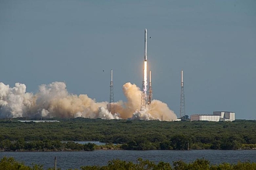 SpaceX запустила ракету Falcon 9 со спутниками Starlink