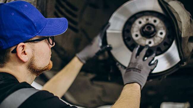 Когда скрип тормозов — это норма, а когда пора в сервис