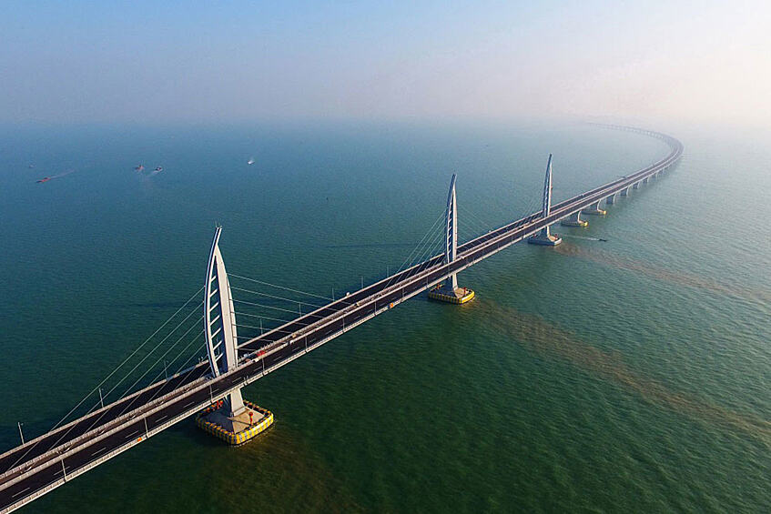 Мост связал Гонконг, Макао и город Чжухай провинции Гуандун