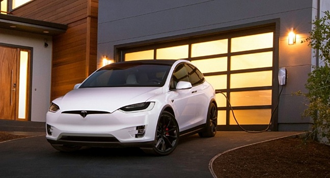 Глава Минпромторга рассказал о неудобствах использования Tesla в условиях российской зимы
