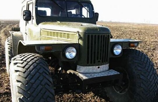 Житель Крымска собрал уникальный болотоход для охоты и рыбалки на базе ГАЗ-69 и УАЗика