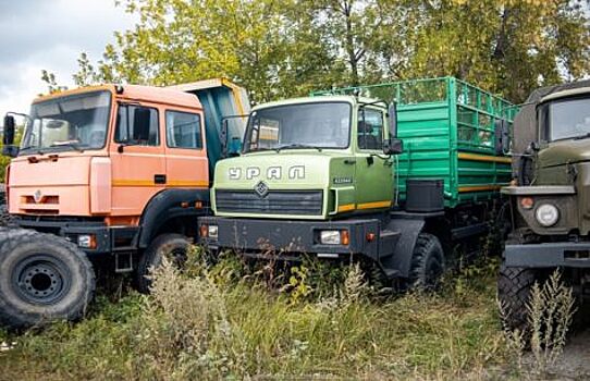 Уникальные пробные «Уралы» гниют под открытым небом
