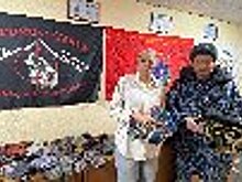 В ИК-4 УФСИН России по Магаданской области осужденные изготовили партию теплых вещей для участников специальной военной операции