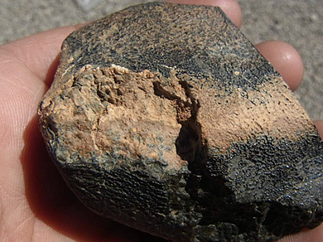 Марсианский метеорит "рассказал" о рекордно долгом извержении на Красной планете