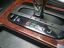 N, P или D — в каком положении держать АКПП при остановке на светофоре