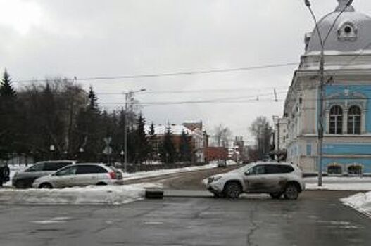 В Барнауле на проспекте Ленина Nissan сбил женщину