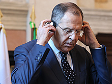 Лаосская рубашка оказалась Лаврову узка в плечах