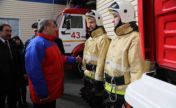 Спасатели в Татарстане извлекли из авто зажатого мужчину