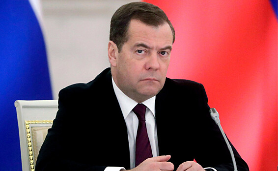 Медведев выступил за жесткие меры к трудовым мигрантам