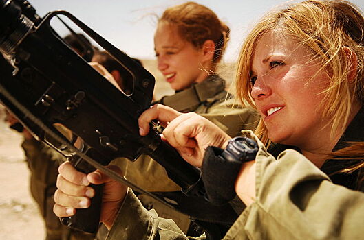 Почему женщинам стоит служить в армии