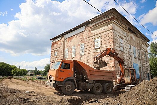 В Сарапуле подрядчик начал укрепление фундамента старинной Петропавловской колокольни