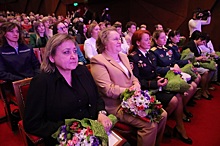 Василий Голубев поздравил с наступающим Международным женским днем жительниц региона