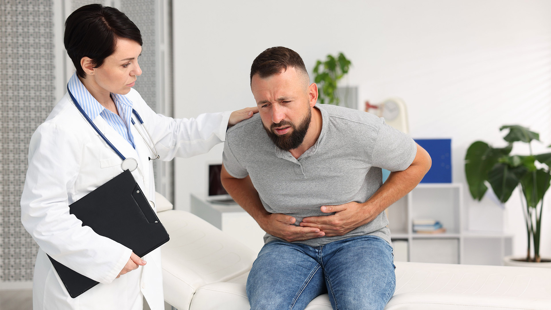 Боль в животе: когда подождать и когда обратиться к врачу