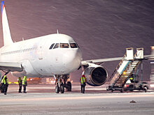 Самолет с пассажирами вернулся в Новосибирск из-за поломки шасси