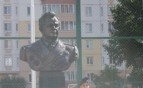 В Курске отметили 101-летие со дня рождения генерал-майора Михаила Овсянникова