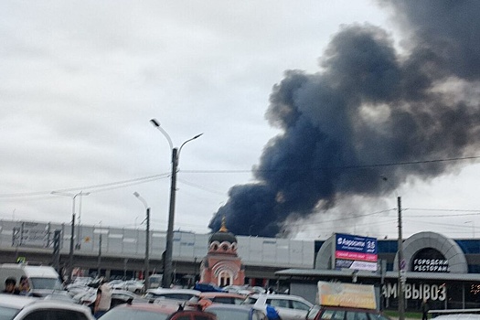 В Петербурге загорелся склад у Московского шоссе
