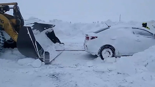 Снег стеной и нулевая видимость: коллапс образовался на трассах в Татарстане