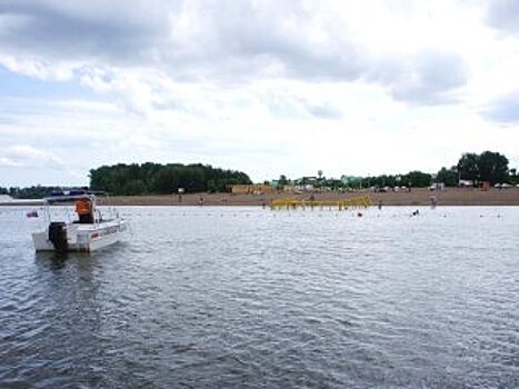 В Уфе двух не справившихся с течением девочек вытащили из воды спасатели