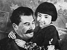 Кем на самом деле была девочка с фотографии со Сталиным