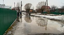 Жителям улицы Ростовской пришлось бороться с наводнением