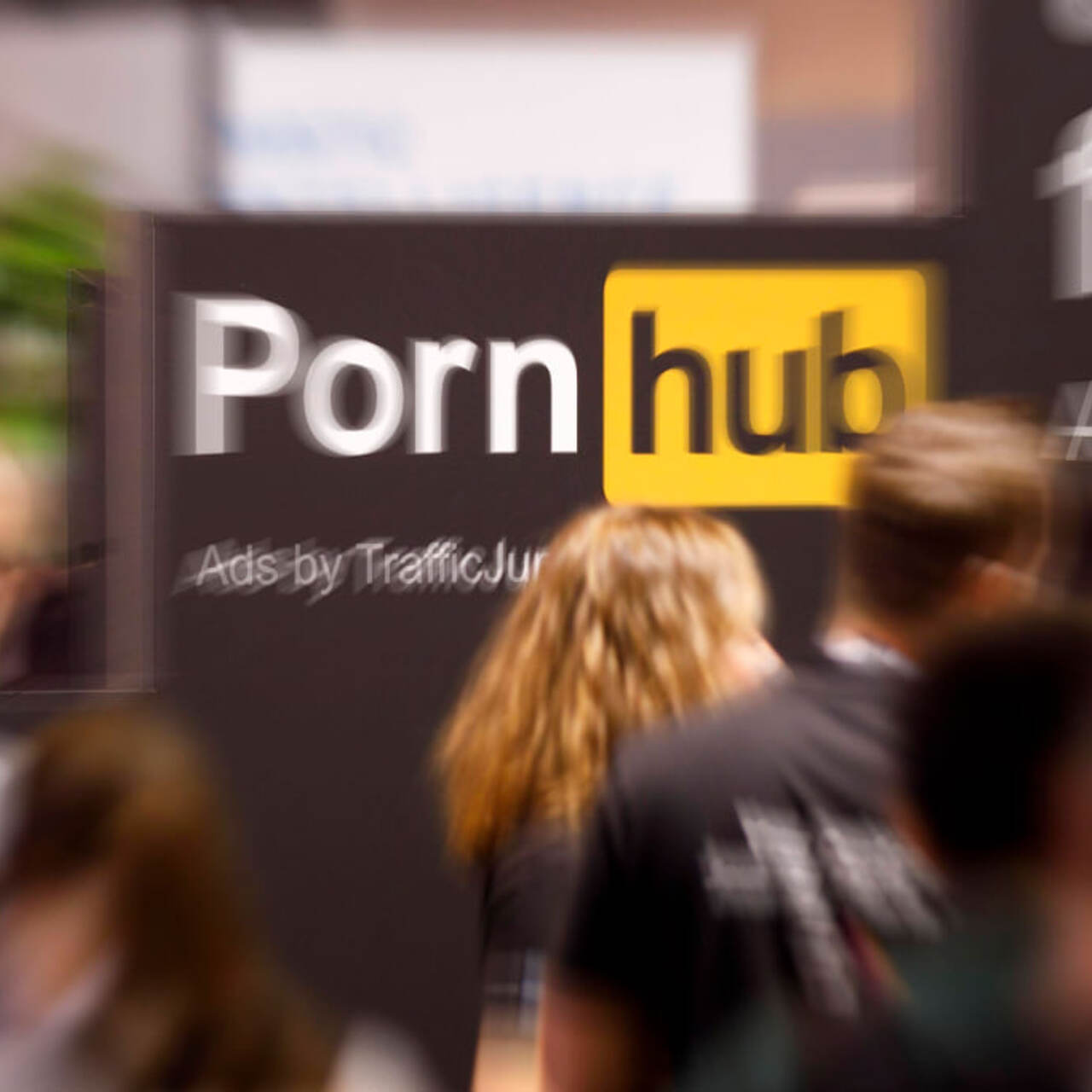 На Украине оштрафовали сервис Pornhub за нежелание регистрироваться в  стране - Рамблер/финансы