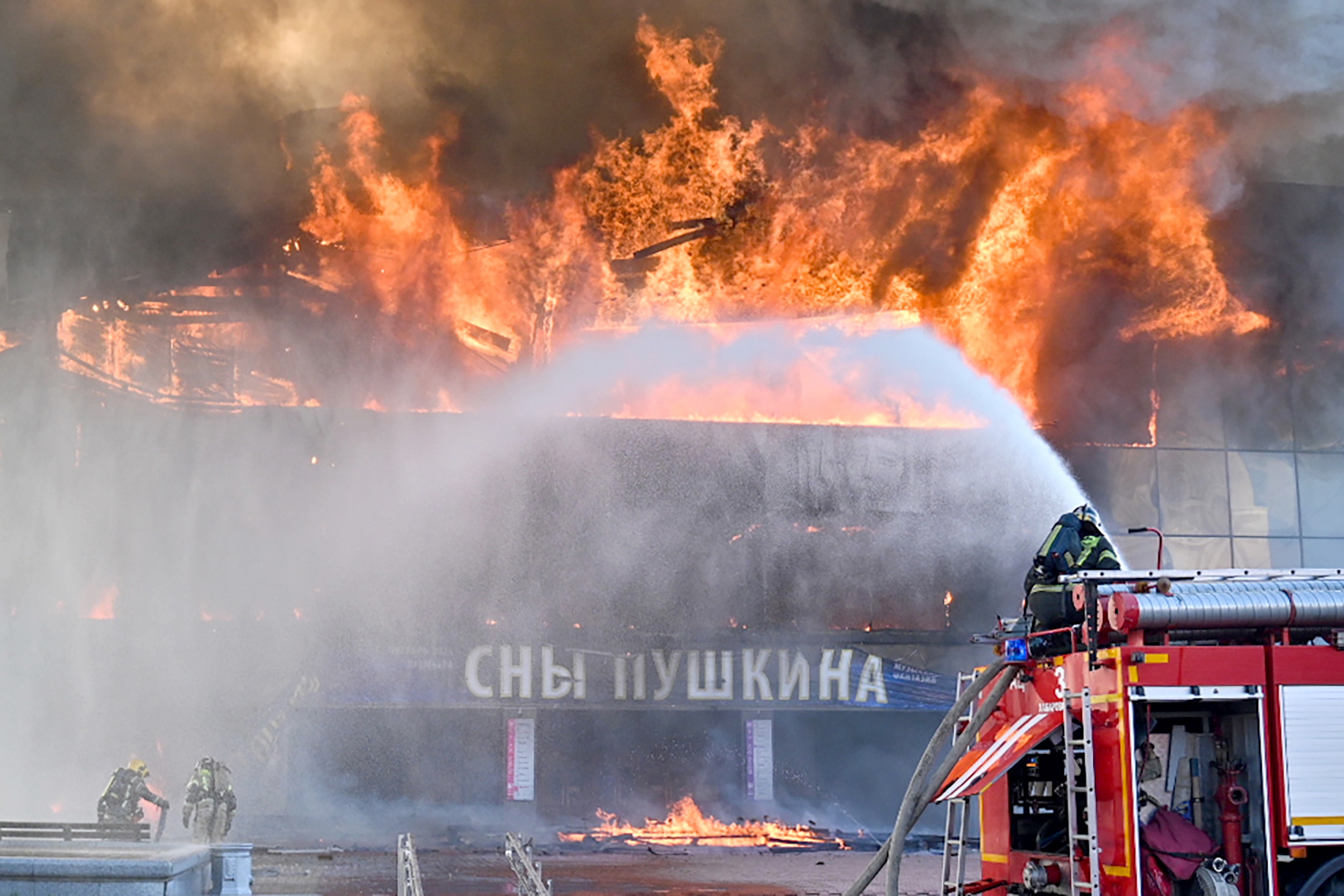 Машков и Гергиев прокомментировали пожары в театрах Хабаровска и Екатеринбурга