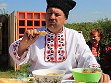 Более 568 кг вареников налепили и съели на фестивале в Алтайском крае