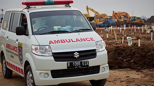 До 100 человек стали жертвами обрушения школы в Индонезии