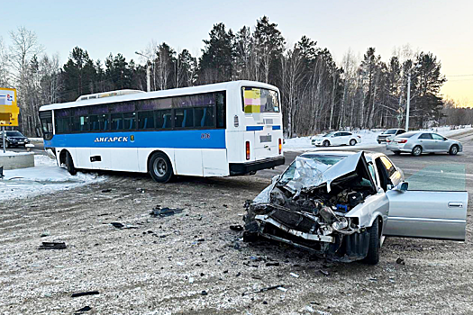 В Ангарске четыре человека пострадали при столкновении автобуса с иномаркой