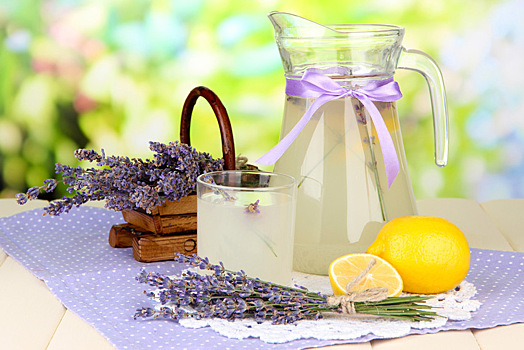 Лавандовый лимонад и еще 6 рецептов небанальных прохладительных напитков, идеальных в жару
