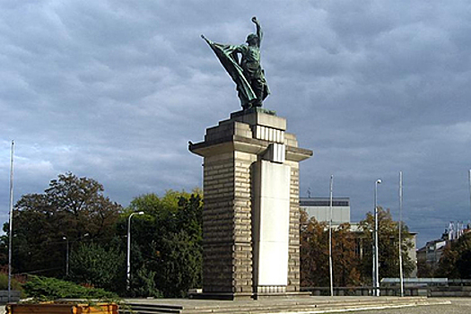 Бастрыкин возбудил дело за осквернение памятника красноармейцам в Чехии