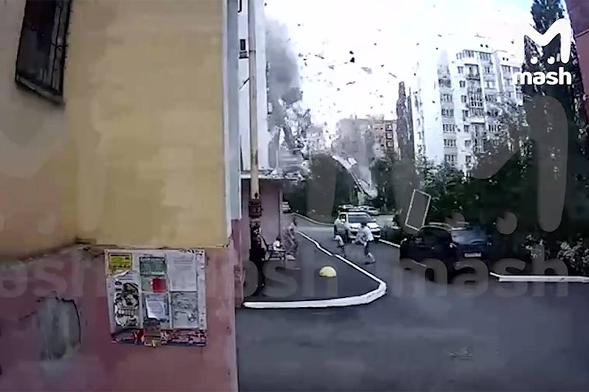 Мужчина с детьми чудом спасся из-под рушившейся в Саратове многоэтажки и попал на видео